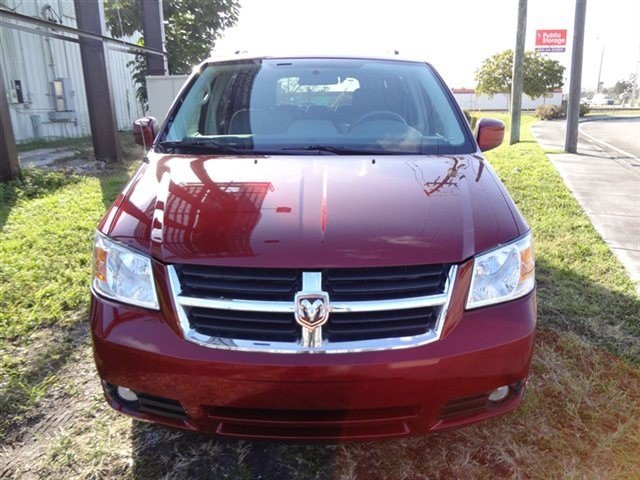 Dodge Grand Caravan 2010 photo 3
