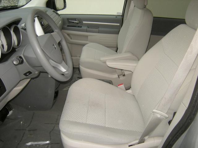Dodge Grand Caravan 2010 photo 3