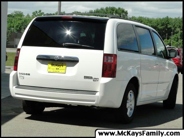 Dodge Grand Caravan 2010 photo 2