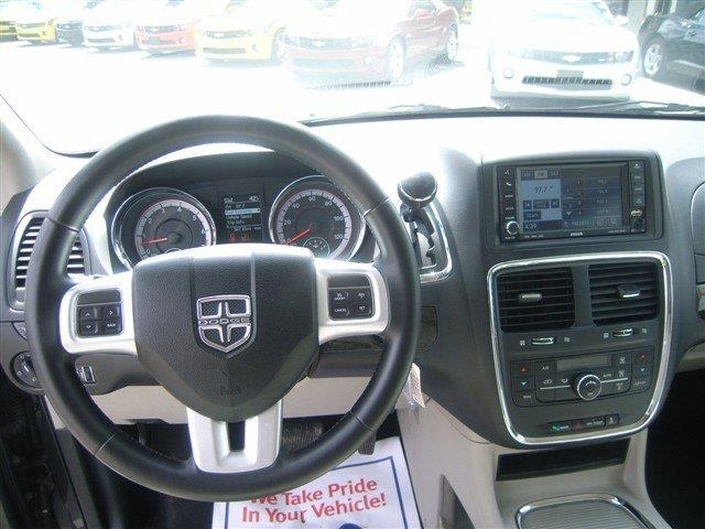Dodge Grand Caravan 2011 photo 14