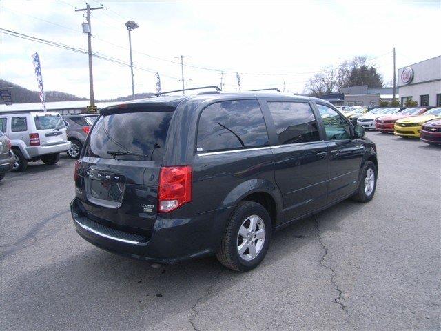 Dodge Grand Caravan 2011 photo 2