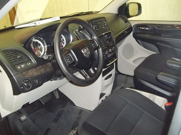 Dodge Grand Caravan 2011 photo 2
