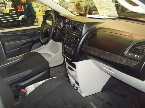 Dodge Grand Caravan 2011 photo 3
