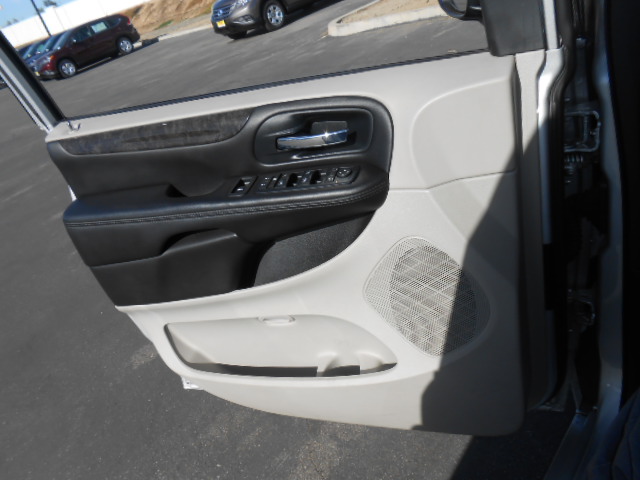 Dodge Grand Caravan 2011 photo 3