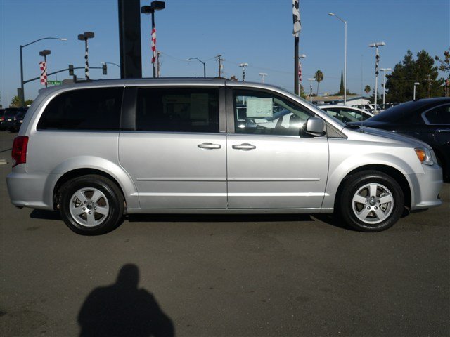 Dodge Grand Caravan 2011 photo 1