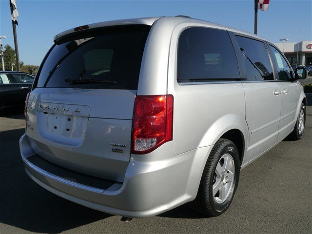 Dodge Grand Caravan 2011 photo 2