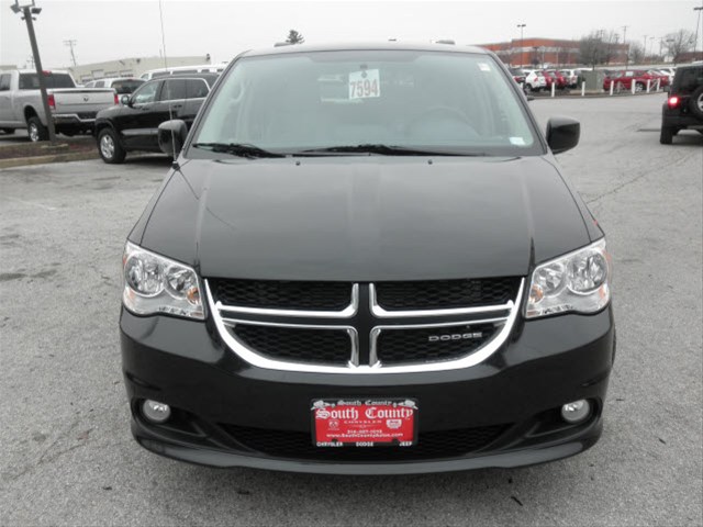 Dodge Grand Caravan 2011 photo 1