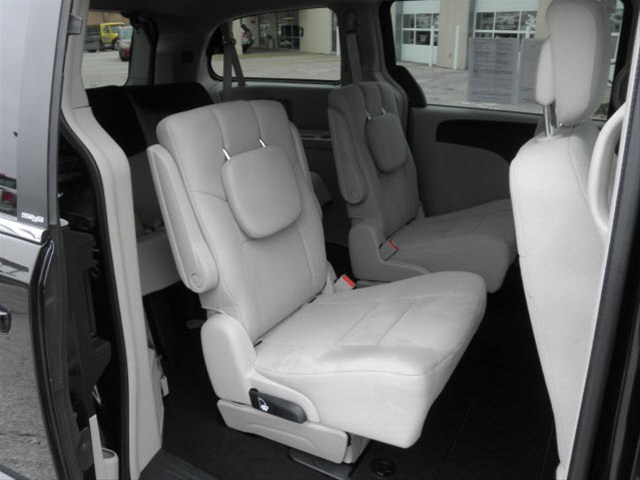 Dodge Grand Caravan 2011 photo 3