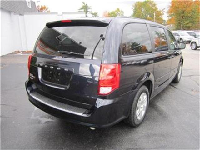 Dodge Grand Caravan 2011 photo 2