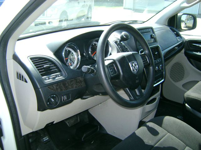 Dodge Grand Caravan 2011 photo 2