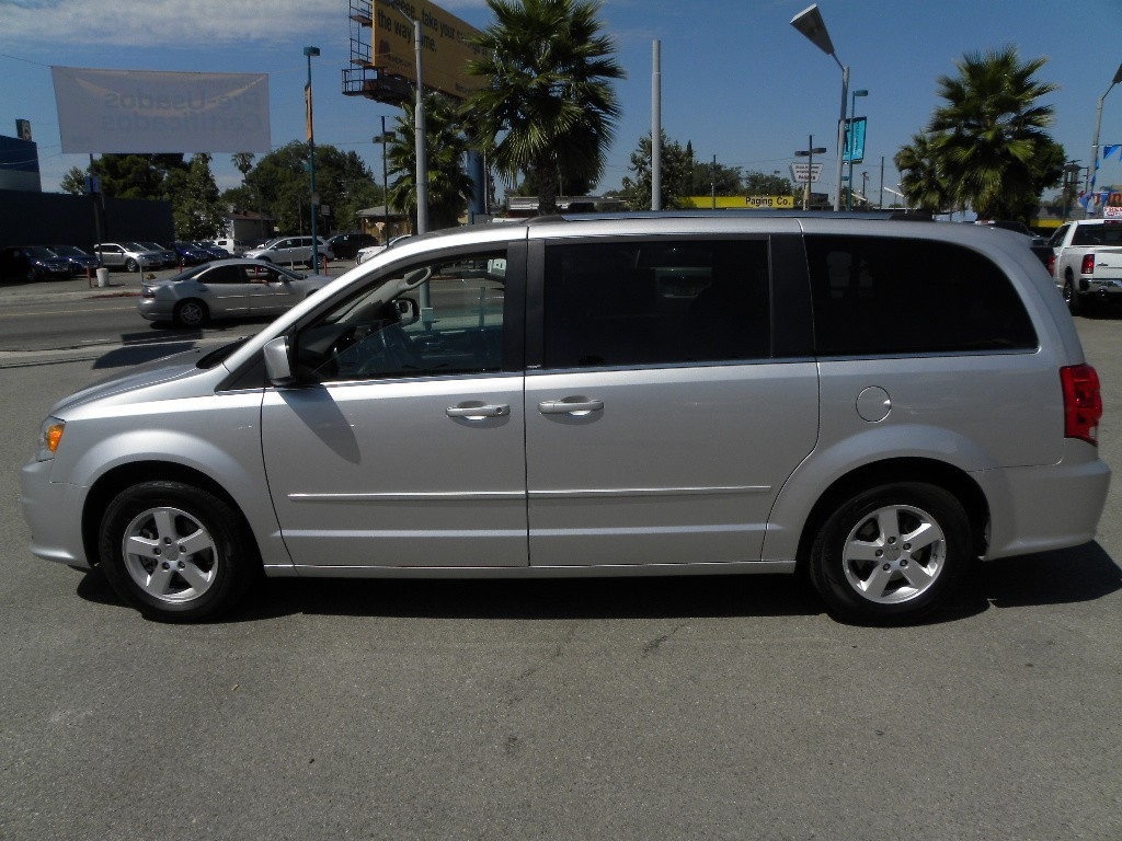 Dodge Grand Caravan 2011 photo 2
