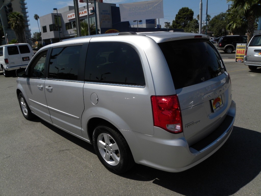 Dodge Grand Caravan 2011 photo 3