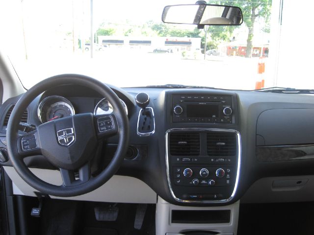 Dodge Grand Caravan 2011 photo 1