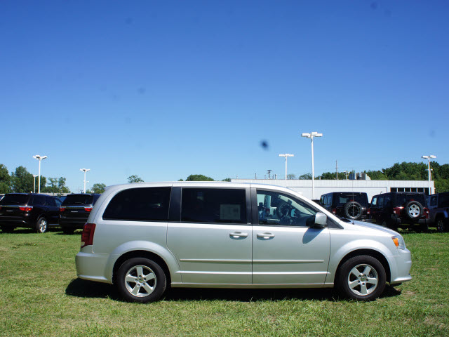 Dodge Grand Caravan 2011 photo 2