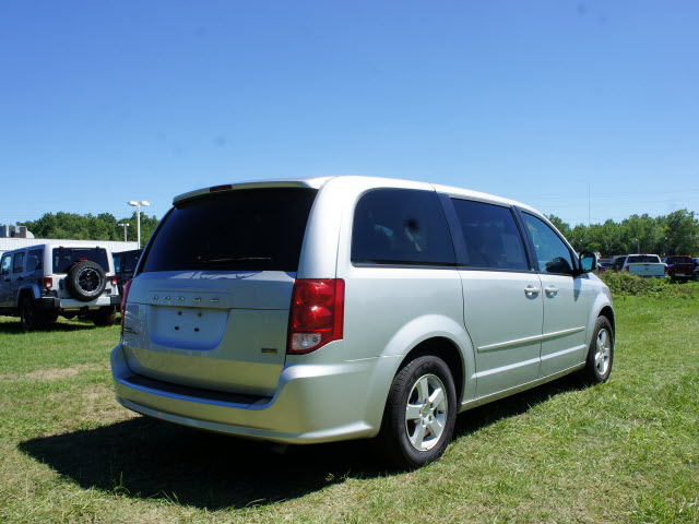 Dodge Grand Caravan 2011 photo 3