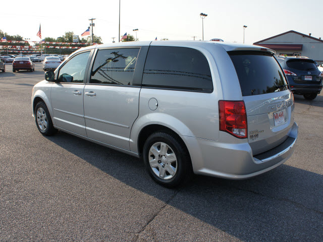 Dodge Grand Caravan 2011 photo 1