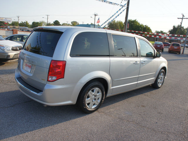 Dodge Grand Caravan 2011 photo 2