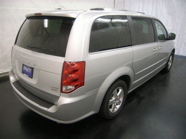Dodge Grand Caravan 2011 photo 2