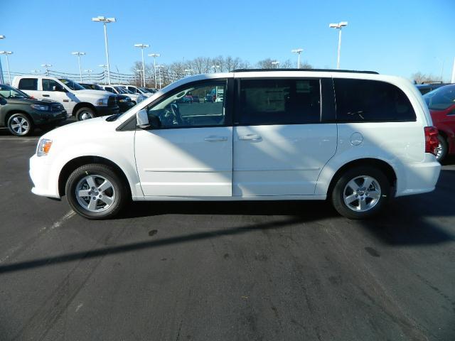 Dodge Grand Caravan 2012 photo 2