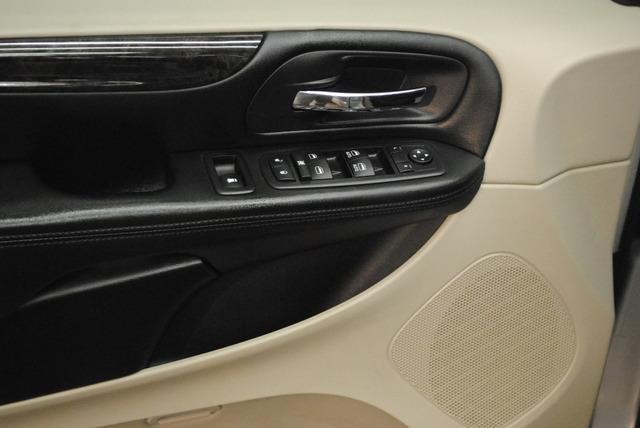 Dodge Grand Caravan 2012 photo 17