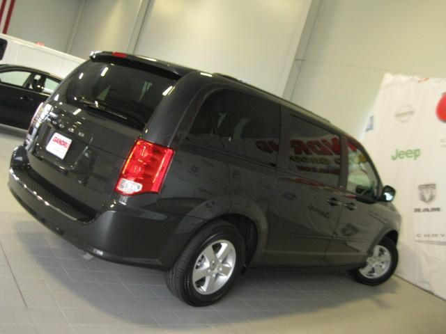 Dodge Grand Caravan 2012 photo 1