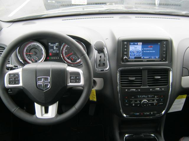 Dodge Grand Caravan 2012 photo 3