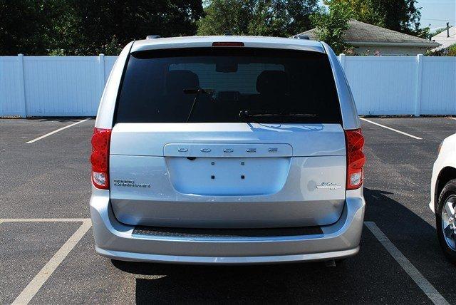 Dodge Grand Caravan 2012 photo 2