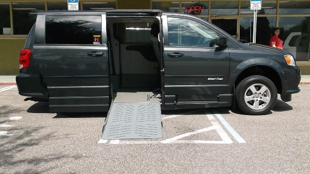 Dodge Grand Caravan 2012 photo 2