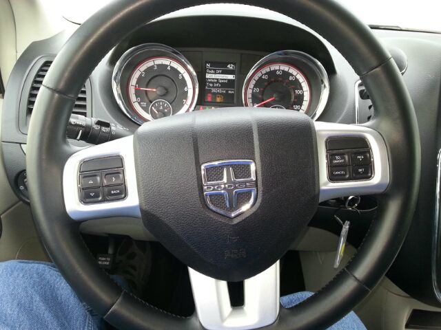 Dodge Grand Caravan 2012 photo 3