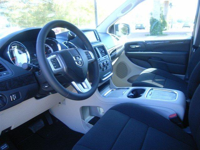Dodge Grand Caravan 2012 photo 3