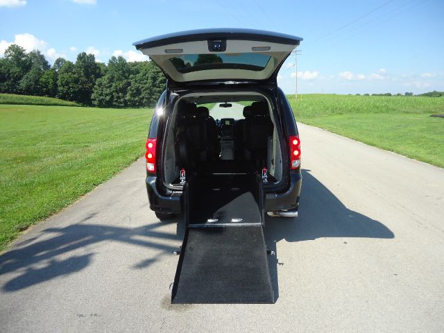 Dodge Grand Caravan 2012 photo 3