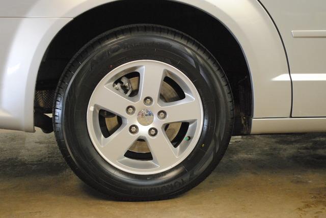 Dodge Grand Caravan 2012 photo 2