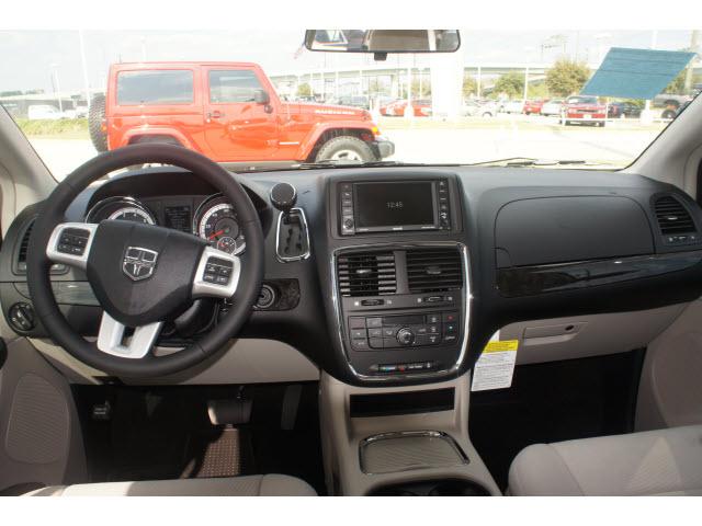 Dodge Grand Caravan 2012 photo 3