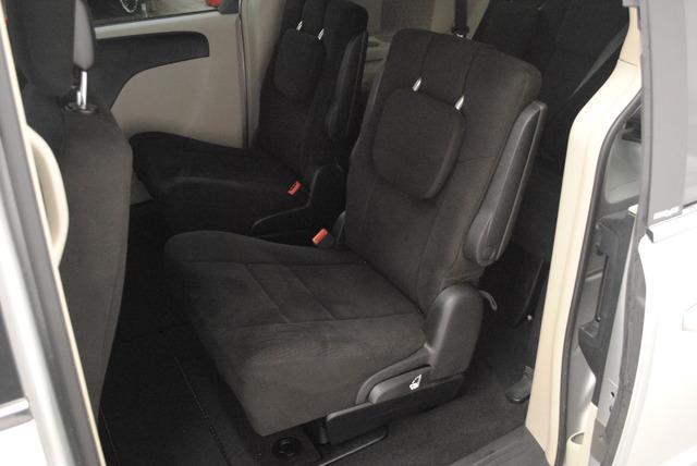 Dodge Grand Caravan 2012 photo 17