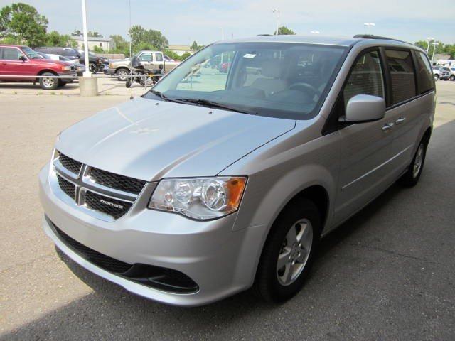 Dodge Grand Caravan 2012 photo 2