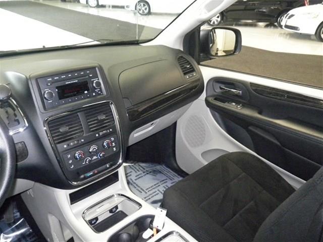 Dodge Grand Caravan 2012 photo 29