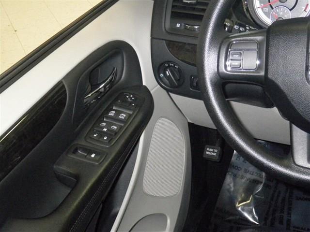 Dodge Grand Caravan 2012 photo 33