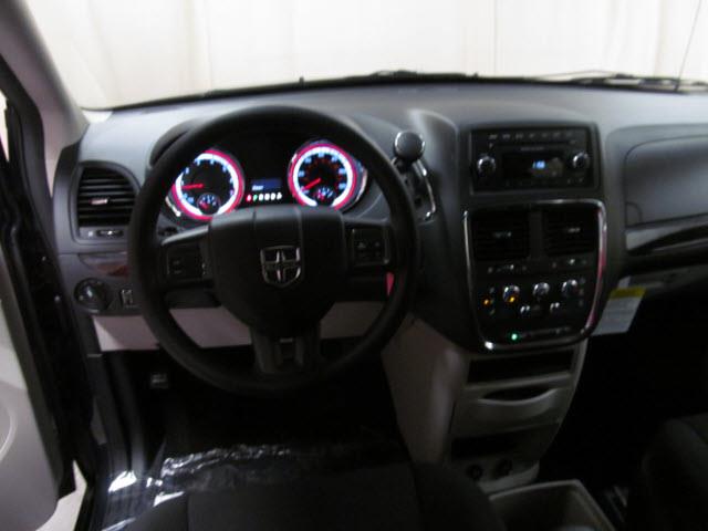 Dodge Grand Caravan 2013 photo 1