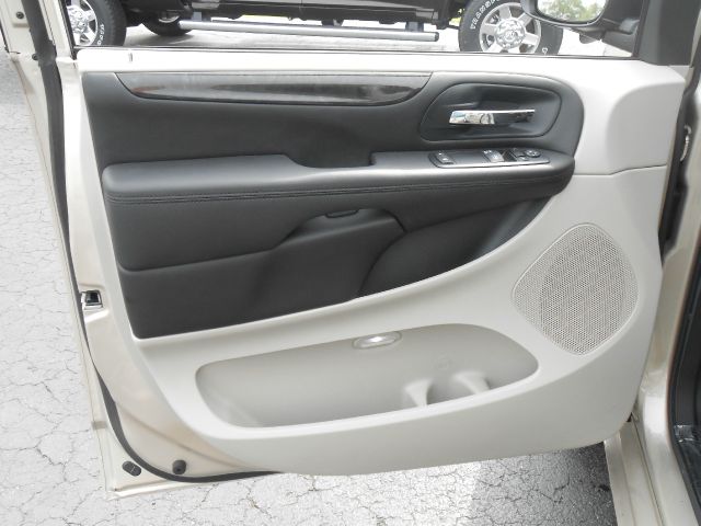 Dodge Grand Caravan 2013 photo 17