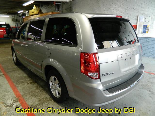 Dodge Grand Caravan 2013 photo 3