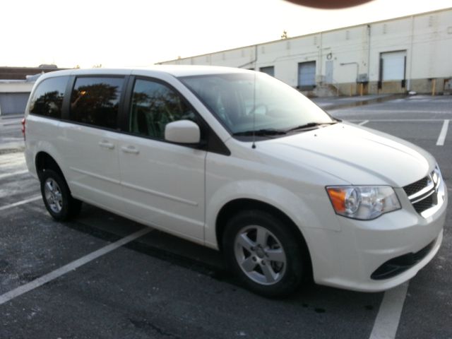 Dodge Grand Caravan 2013 photo 1