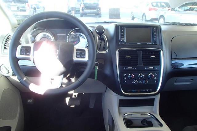 Dodge Grand Caravan 2013 photo 2
