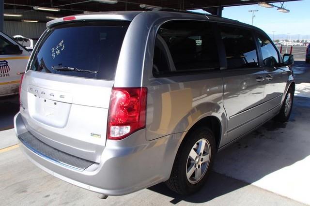 Dodge Grand Caravan 2013 photo 3