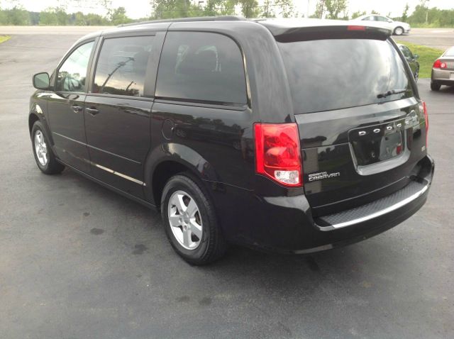 Dodge Grand Caravan 2013 photo 3