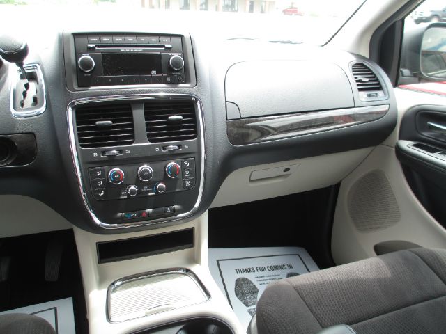 Dodge Grand Caravan 2013 photo 2