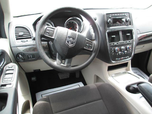 Dodge Grand Caravan 2013 photo 7