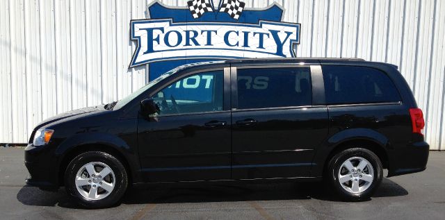 Dodge Grand Caravan 2013 photo 1