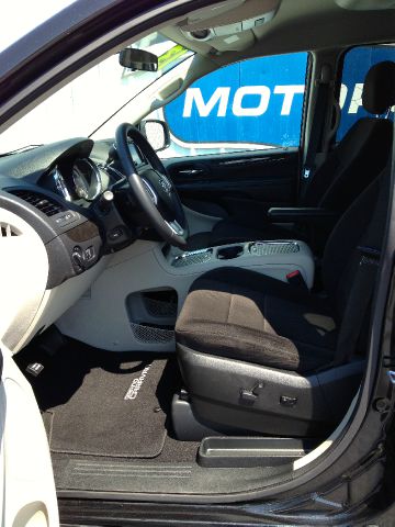 Dodge Grand Caravan 2013 photo 2