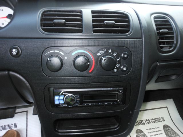 Dodge Intrepid 2004 photo 10