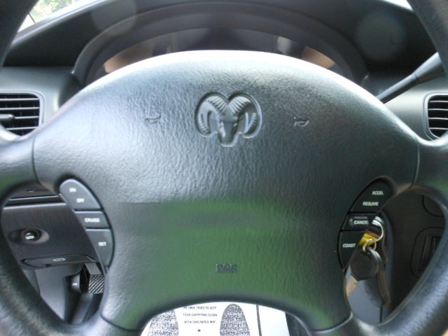 Dodge Intrepid 2004 photo 2